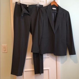 Calvin Klein Ladies Gray Career Pant Suit, sz 10